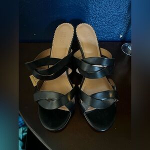 NWT Crevo Footwear “Petal Cruz” Black Strappy Block Heel Sandals | Size 9.5